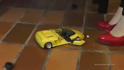 Sneakergirly – Stacy – Crushing Some Modelcars