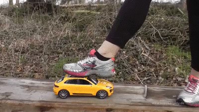 Sneakergirly – Fucktoy Car Crush – Outdoor