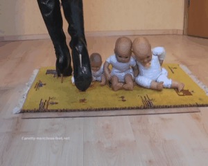 Catwalk Of A Dollfamily