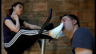 Tamara’s Sweaty Workout Feet – High Quality